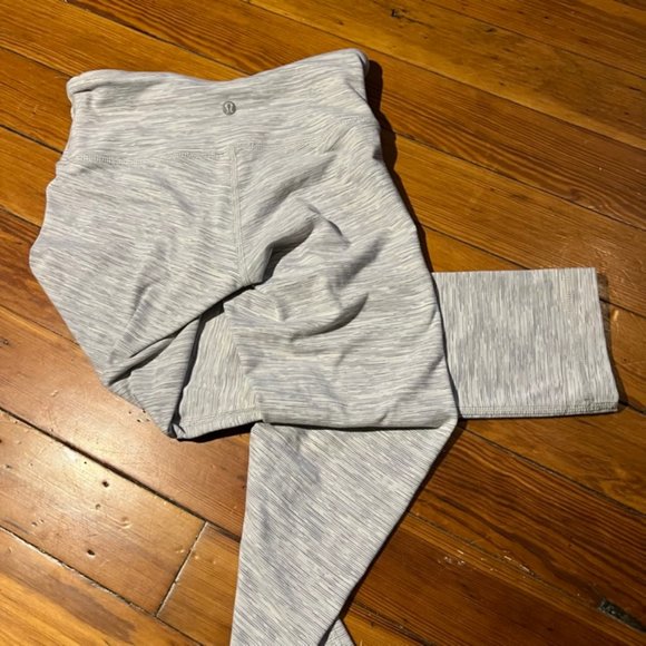 LULULEMON WUNDER UNDER CROP III SIZE 2 - Picture 2 of 4